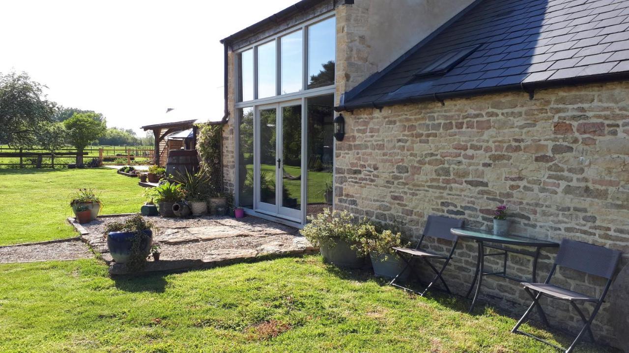 Bed and Breakfast The Byre North End Farm Ashton Keynes Экстерьер фото